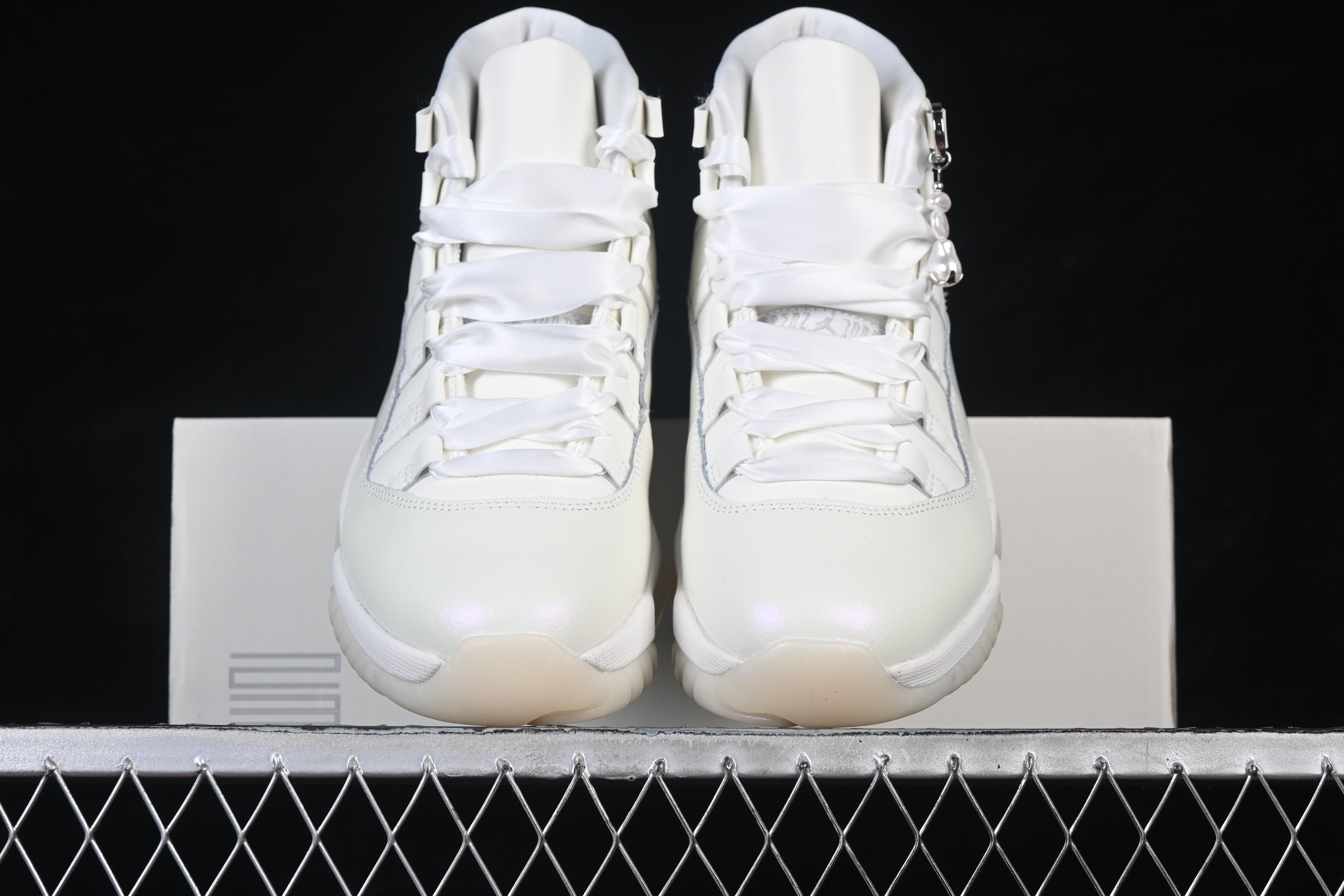 Air Jordan 11 Retro Pearl
