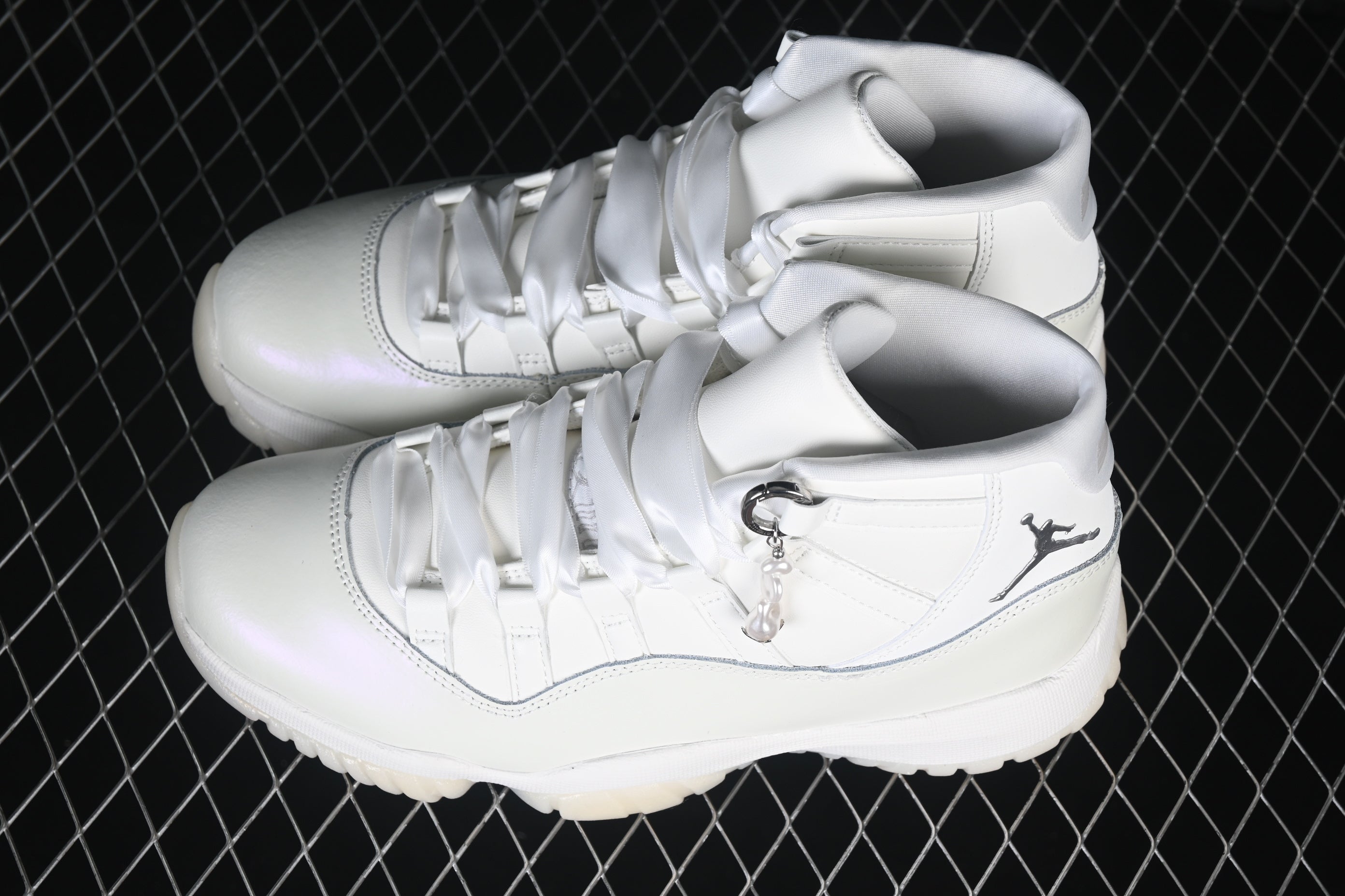 Air Jordan 11 Retro Pearl