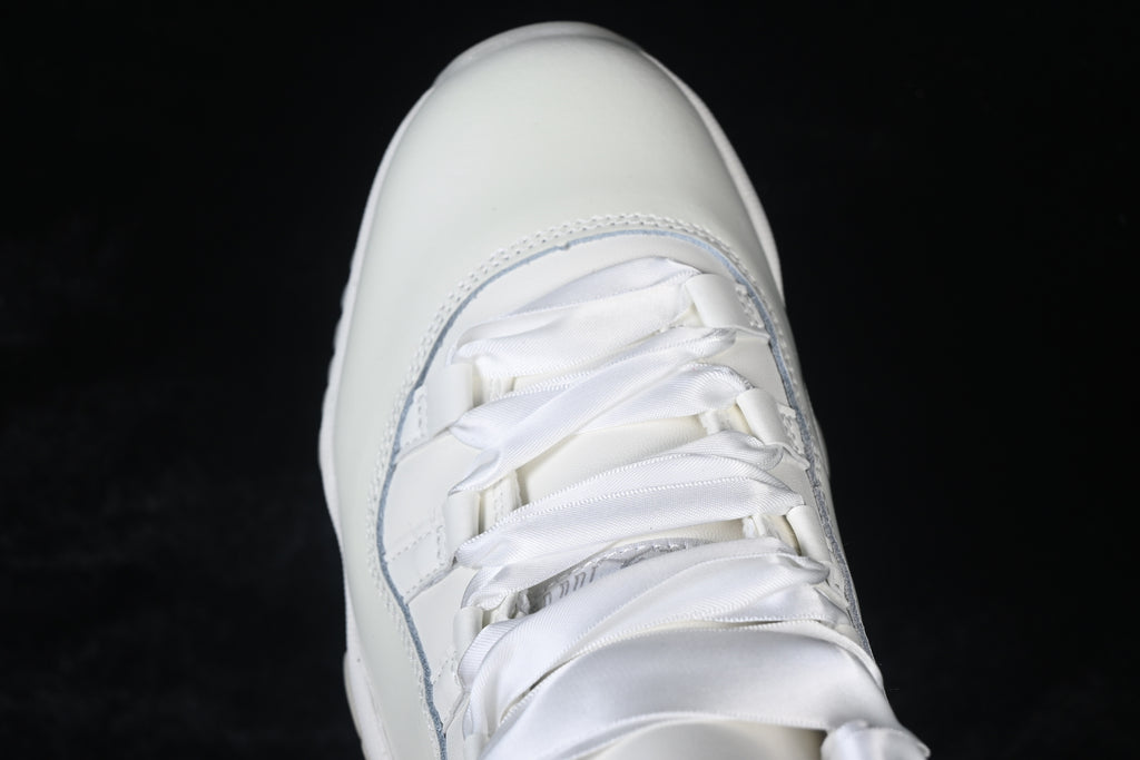 Air Jordan 11 Retro Pearl