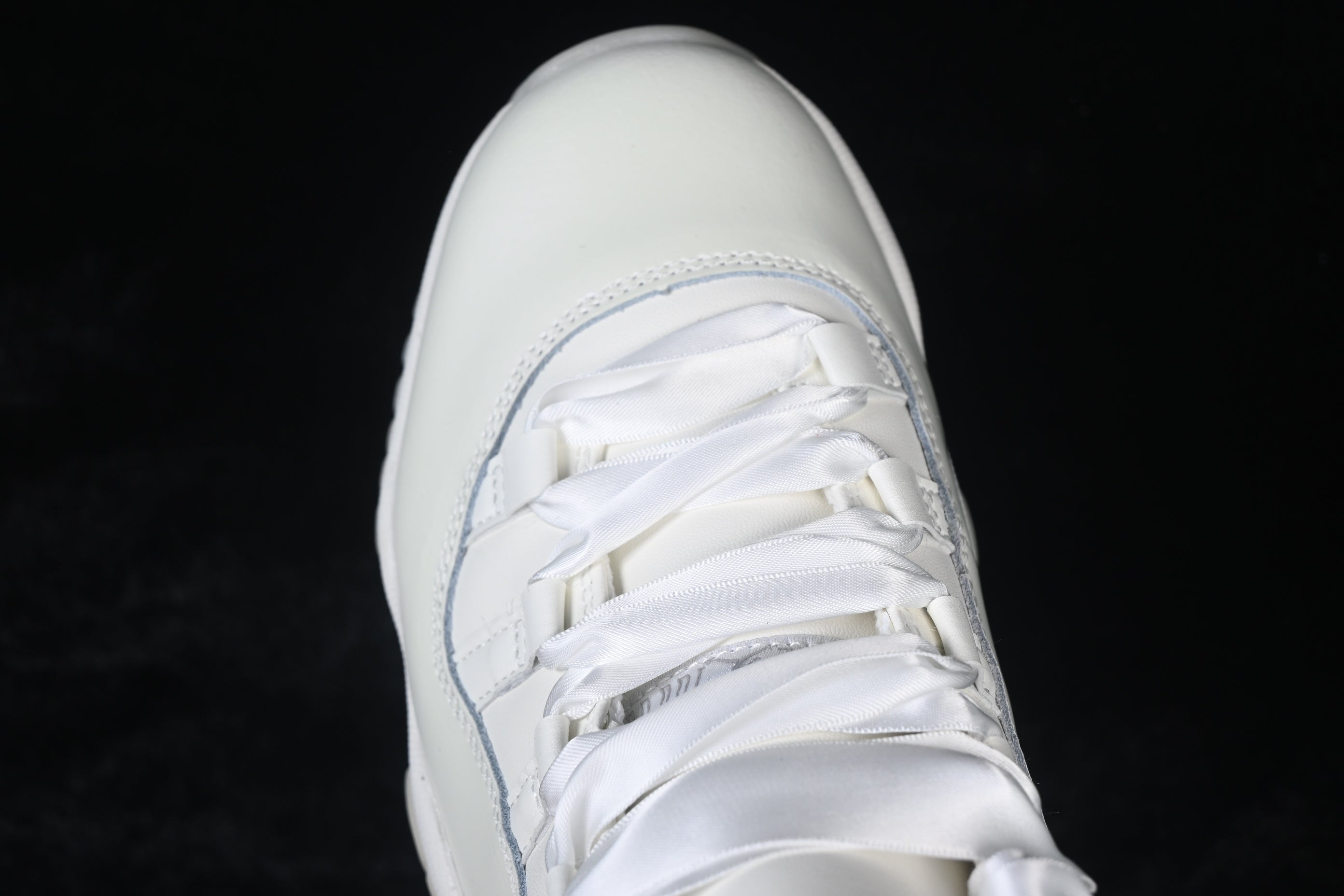 Air Jordan 11 Retro Pearl